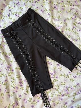 Black Lace-Up biker shorts